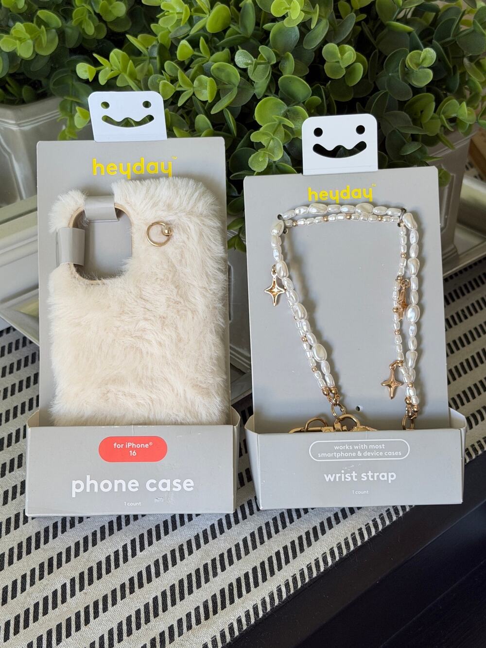 heyday Alpine Faux Fur iPhone 16 Case Cream + Pearl Wrist Strap NIB